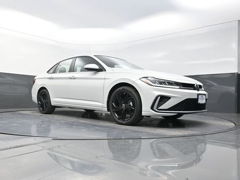New 2026 Volkswagen Jetta SE FWD image 21