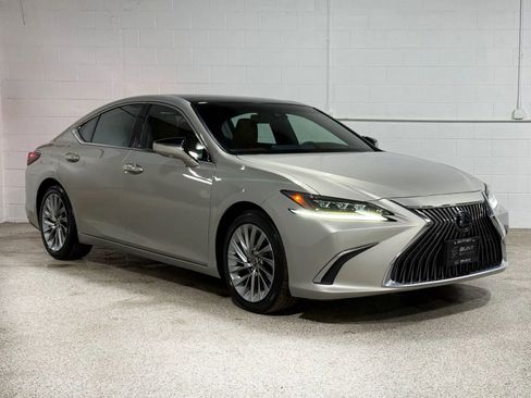 Used 2019 Lexus ES 350 Ultra Luxury w/ Accessory Package image 5