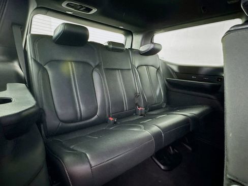 Used 2022 Jeep Wagoneer Series III image 32