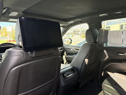 Used 2022 Cadillac Escalade ESV Premium Luxury Platinum image 27