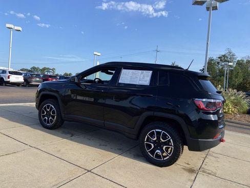 Used 2024 Jeep Compass Trailhawk AWD/4WD image 8