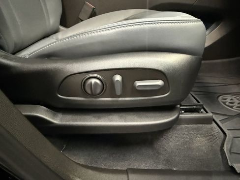 Used 2023 Buick Enclave Essence image 16