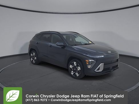 Used 2025 Hyundai Kona SEL image 3