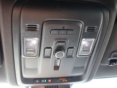 Used 2023 Chevrolet Suburban Premier image 43