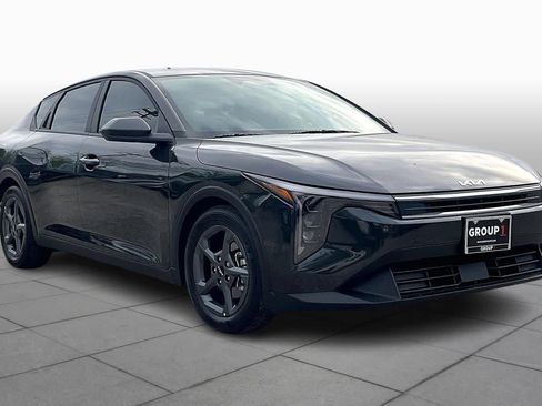 Used 2025 Kia K4 LXS image 3