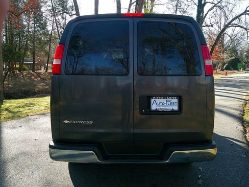 Used 2017 Chevrolet Express 3500 LT w/ LT Preferred Equipment Group image 6