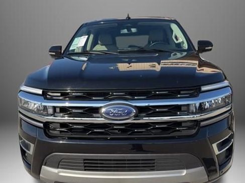 Used 2024 Ford Expedition Limited image 3