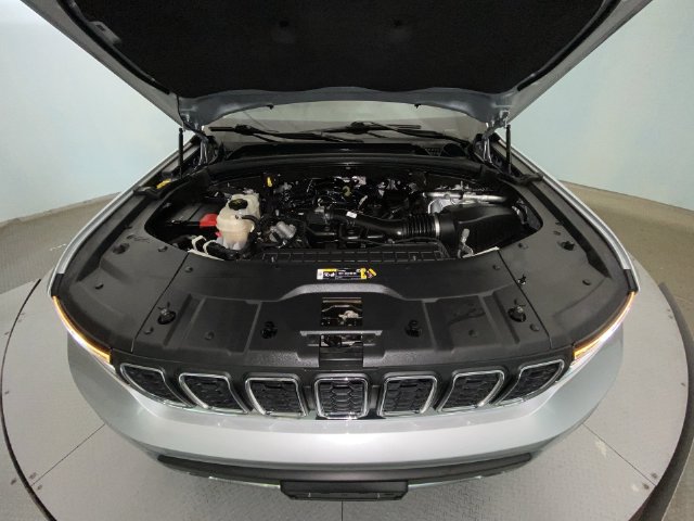 Used 2021 Jeep Grand Cherokee L Laredo w/ Luxury Tech Group I AWD/4WD image 25