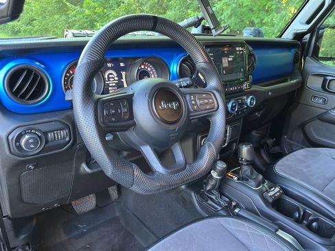 Used 2020 Jeep Gladiator Rubicon AWD/4WD image 2