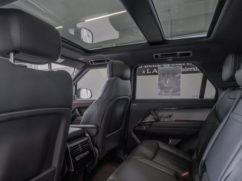 Used 2025 Land Rover Range Rover Sport SE image 25