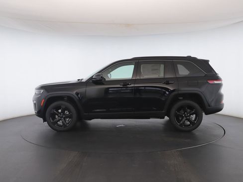 New 2026 Jeep Grand Cherokee Limited w/ Limited Altitude Package image 18