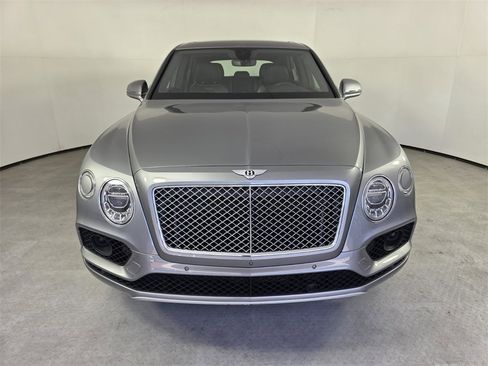 Used 2018 Bentley Bentayga image 2
