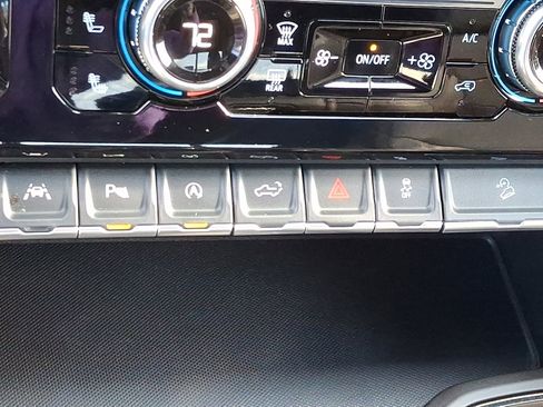 Used 2025 GMC Sierra 1500 AT4 image 30