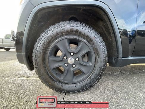 Used 2015 Jeep Grand Cherokee Laredo w/ Quick Order Package 23E image 31