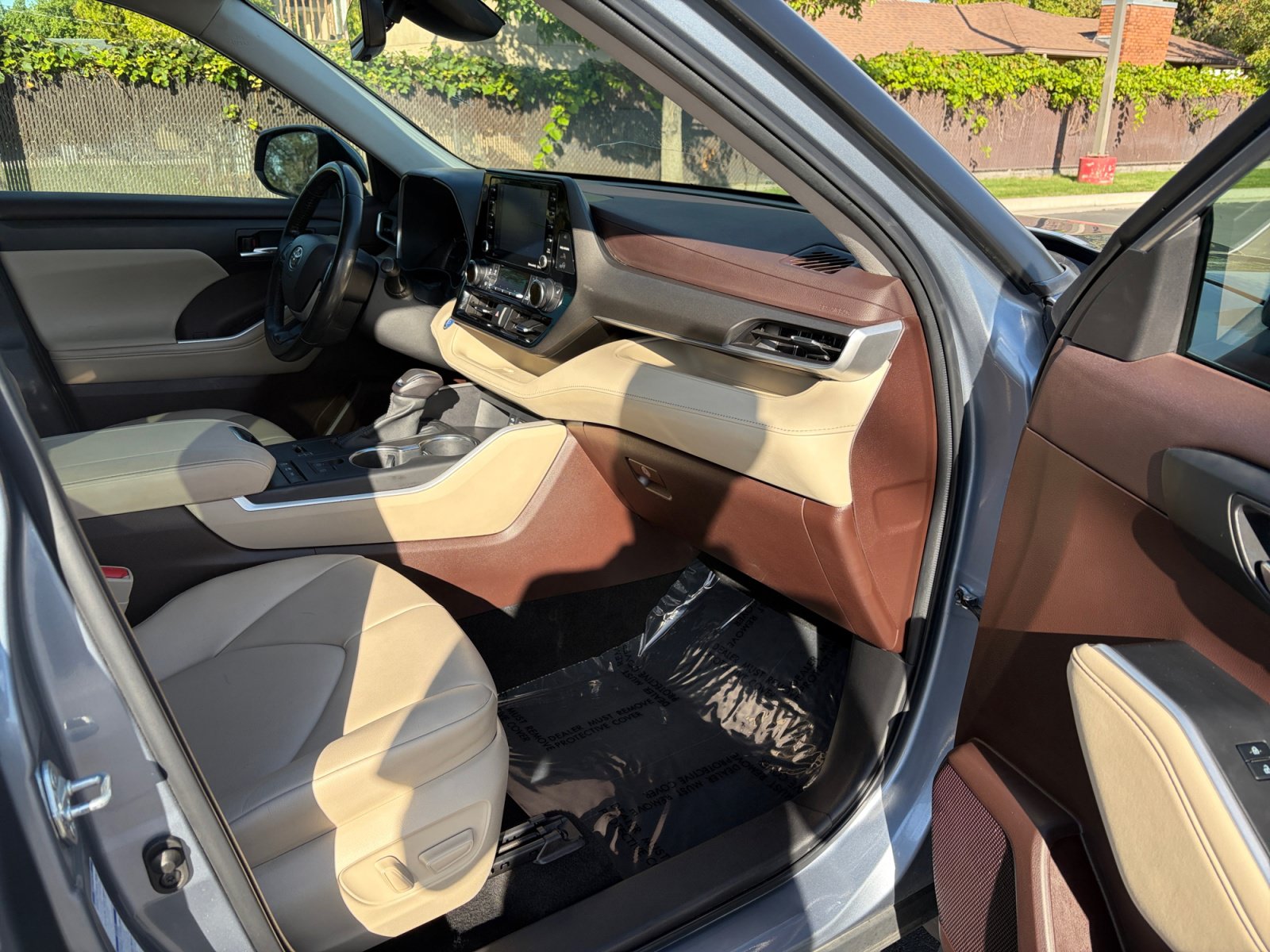 Used 2022 Toyota Highlander XLE AWD/4WD image 29