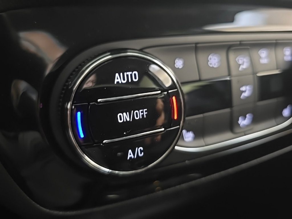 Used 2020 Buick Encore GX Select AWD/4WD image 25