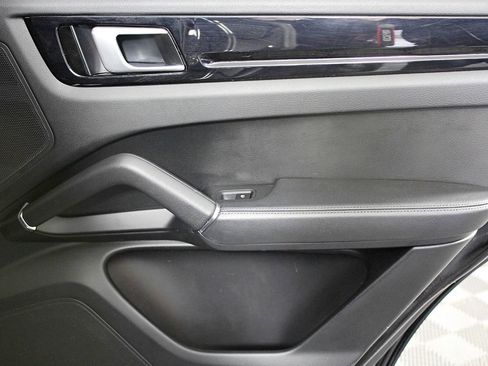Used 2019 Porsche Cayenne image 39