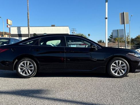 Used 2022 Toyota Avalon XLE image 7