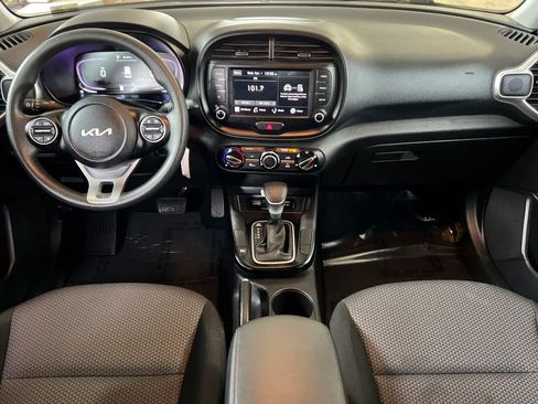 Used 2025 Kia Soul LX w/ LX Technology Package image 3