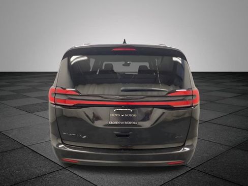 Used 2023 Chrysler Pacifica Touring-L w/ S Appearance Package AWD/4WD image 5