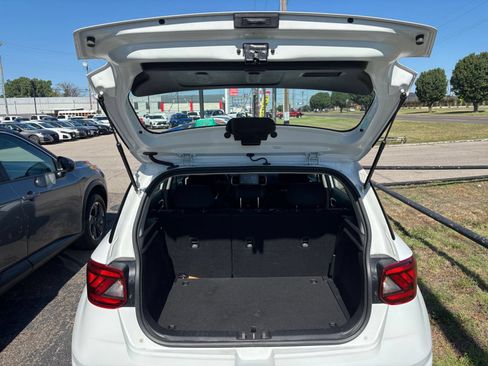 Used 2025 Hyundai Venue SEL FWD image 31