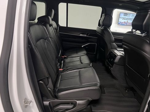 Used 2024 Jeep Wagoneer L Series II w/ Premium Group I image 59