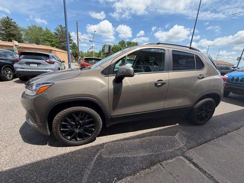 Used 2021 Chevrolet Trax LT w/ Premium Seat Package AWD/4WD image 4