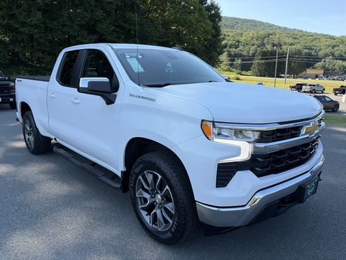 Used 2023 Chevrolet Silverado 1500 LT AWD/4WD image 7