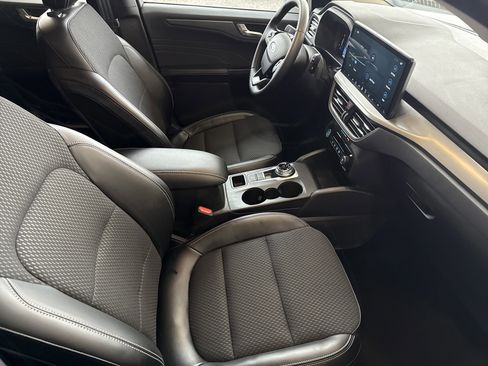 Used 2024 Ford Escape SE image 19