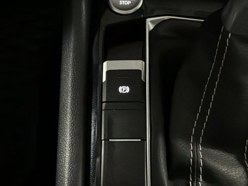 Certified 2025 Volkswagen Taos SE image 38