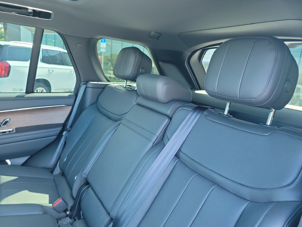 Certified 2025 Land Rover Range Rover SE AWD/4WD image 15