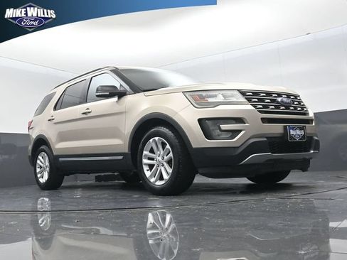 Used 2017 Ford Explorer XLT FWD image 17
