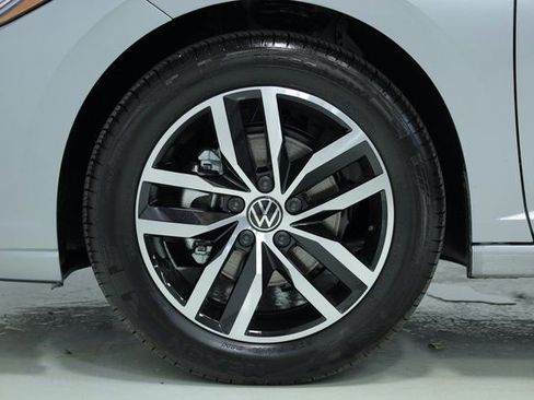 New 2025 Volkswagen Jetta SE image 8