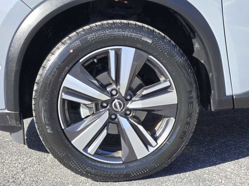 Used 2022 Nissan Rogue SL w/ SL Premium Package image 13