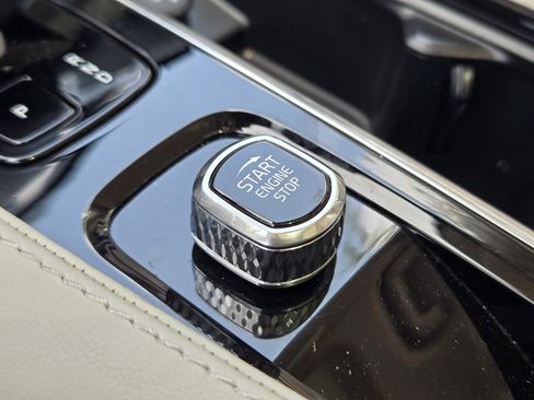 Certified 2025 Volvo XC90 T8 Plus w/ Protection Package Premier image 24