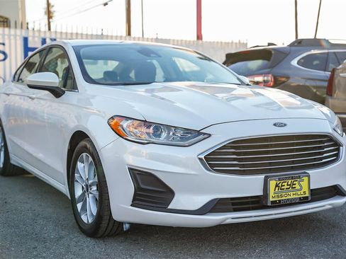 Used 2020 Ford Fusion SE image 3