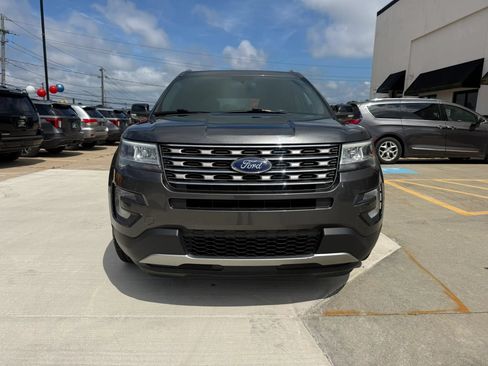 Used 2017 Ford Explorer XLT AWD/4WD image 4