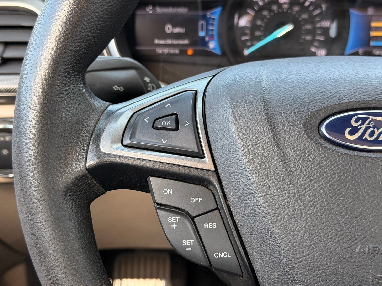 Used 2017 Ford Fusion SE FWD image 25