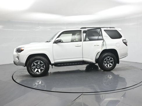 Used 2022 Toyota 4Runner TRD Off-Road Premium AWD/4WD image 36