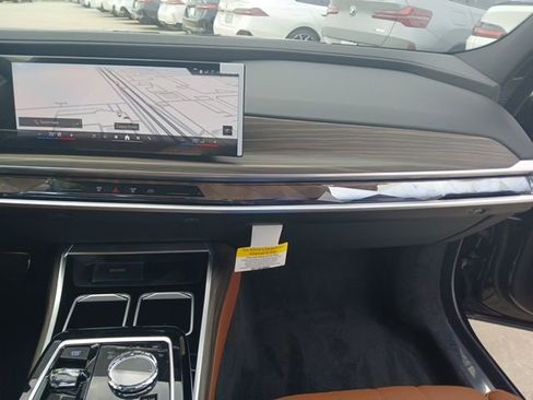 New 2025 BMW i7 xDrive60 image 18