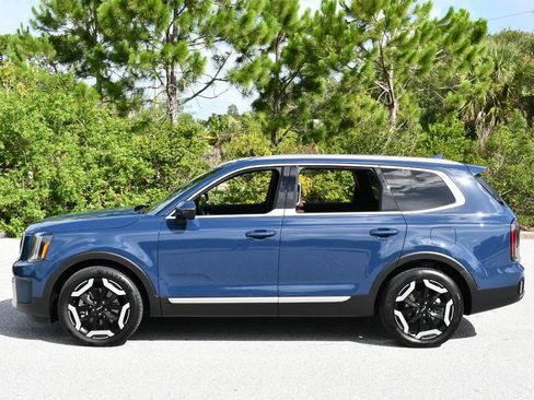 Used 2023 Kia Telluride EX FWD image 27