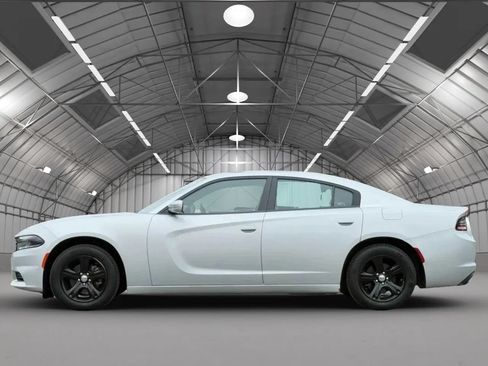 Used 2022 Dodge Charger SXT RWD image 4