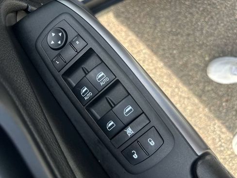Used 2022 Jeep Cherokee Latitude Lux w/ Sun & Sound Group AWD/4WD image 25