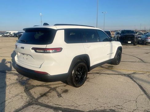 Used 2025 Jeep Grand Cherokee L Laredo image 2