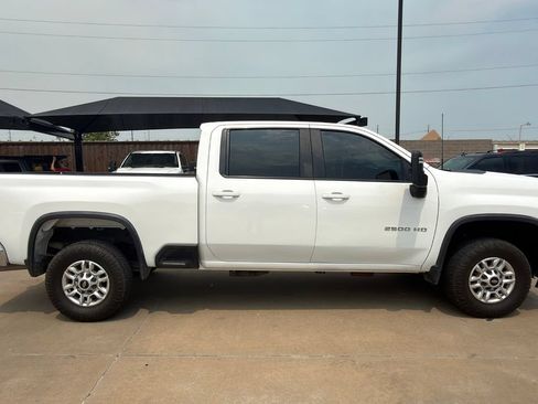 Used 2023 Chevrolet Silverado 2500 LT AWD/4WD image 4