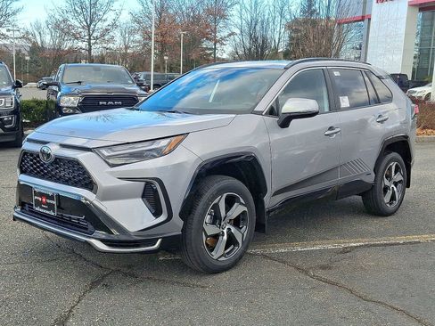 New 2025 Toyota RAV4 SE image 10