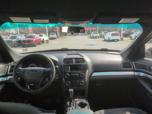 Used 2016 Ford Explorer XLT image 27