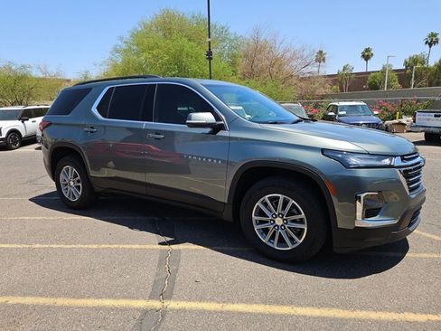 Used 2023 Chevrolet Traverse LT FWD image 3