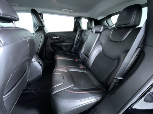Used 2019 Jeep Cherokee Trailhawk w/ Cold Weather Group AWD/4WD image 22