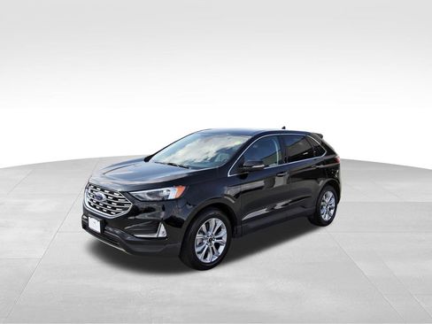 Used 2024 Ford Edge Titanium image 2